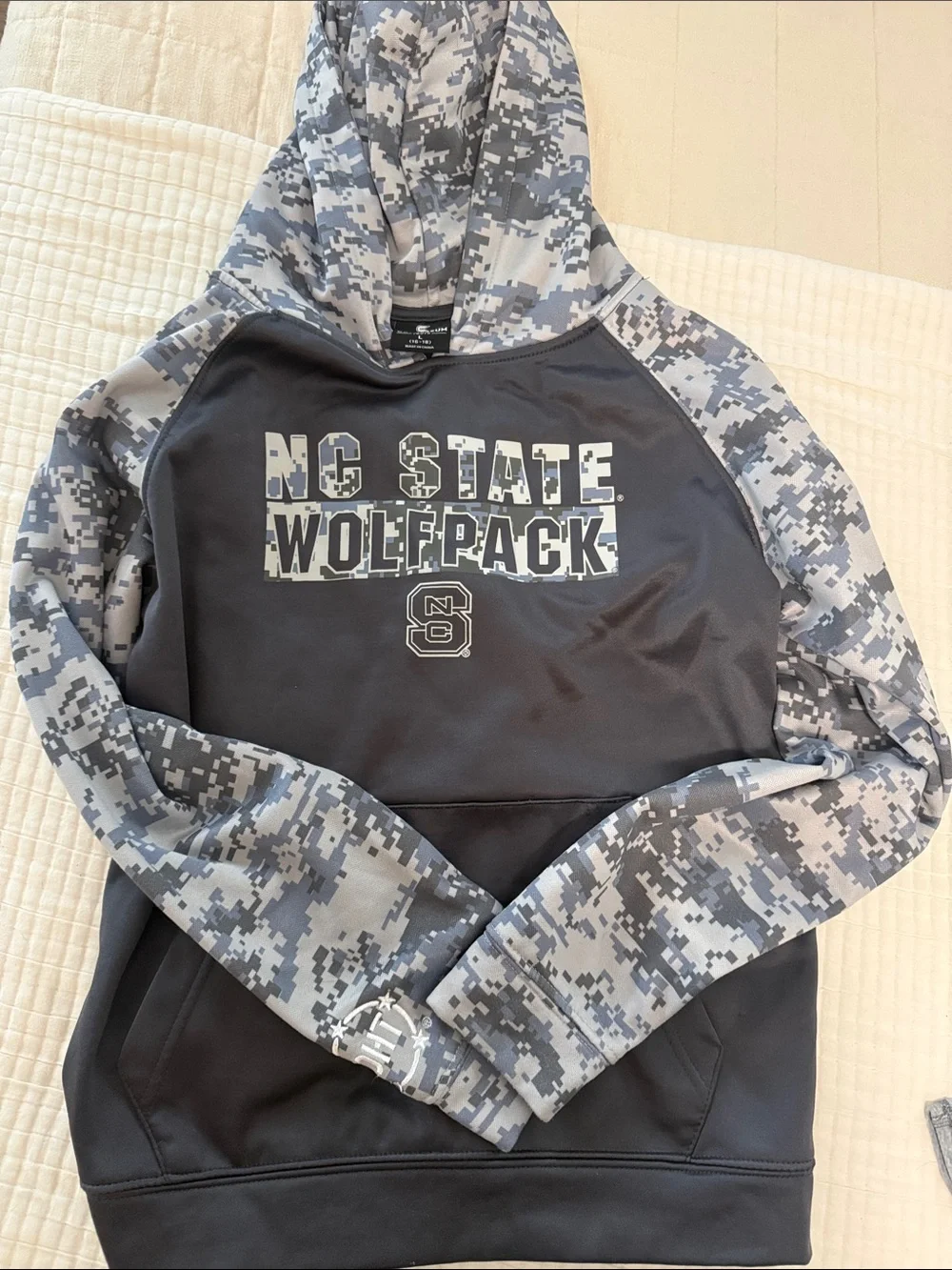 Colosseum Kids' Gray & Digital Camo NC State Wolfpack Hoodie